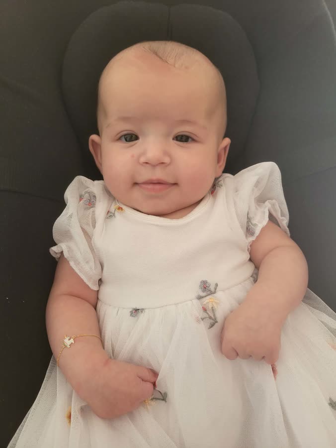 Luna en robe blanche